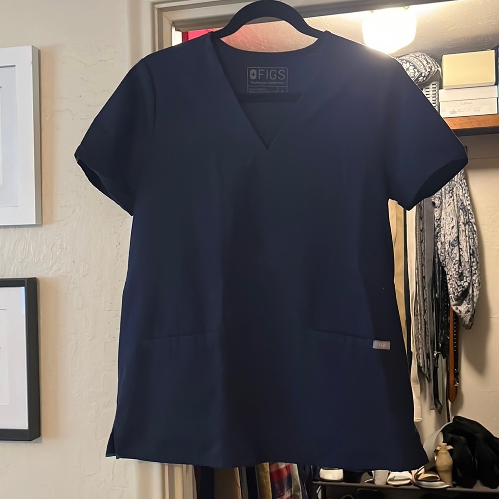 Figs 3 pocket scrub top
